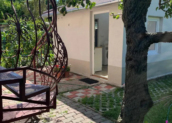 Rose With Garden & Freeparking Budapest